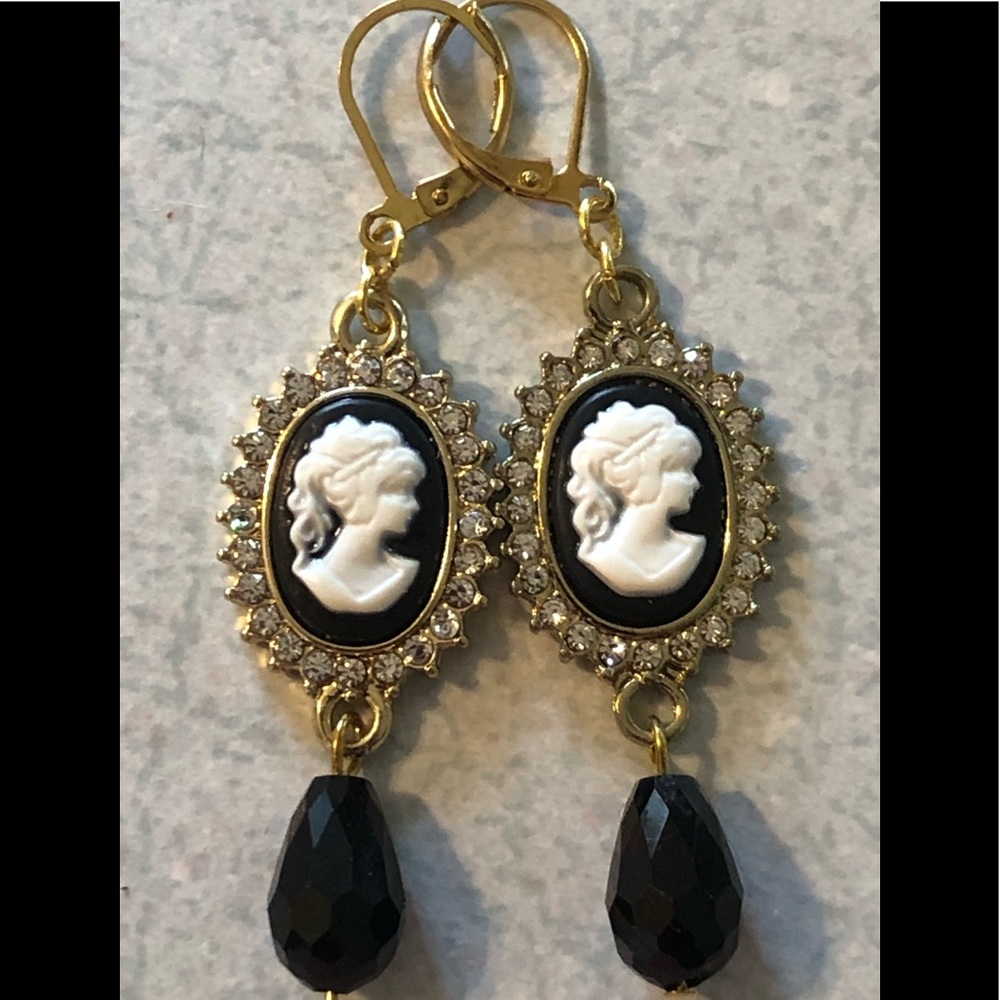 Elegant cameo earrings with black teardrop.